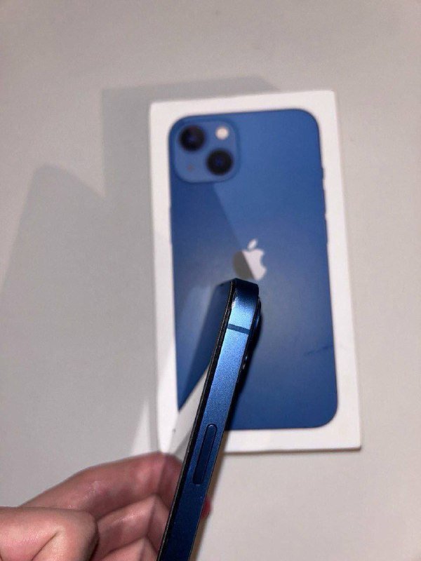 iPhone 13 с коробкой и зарядкой синий 4