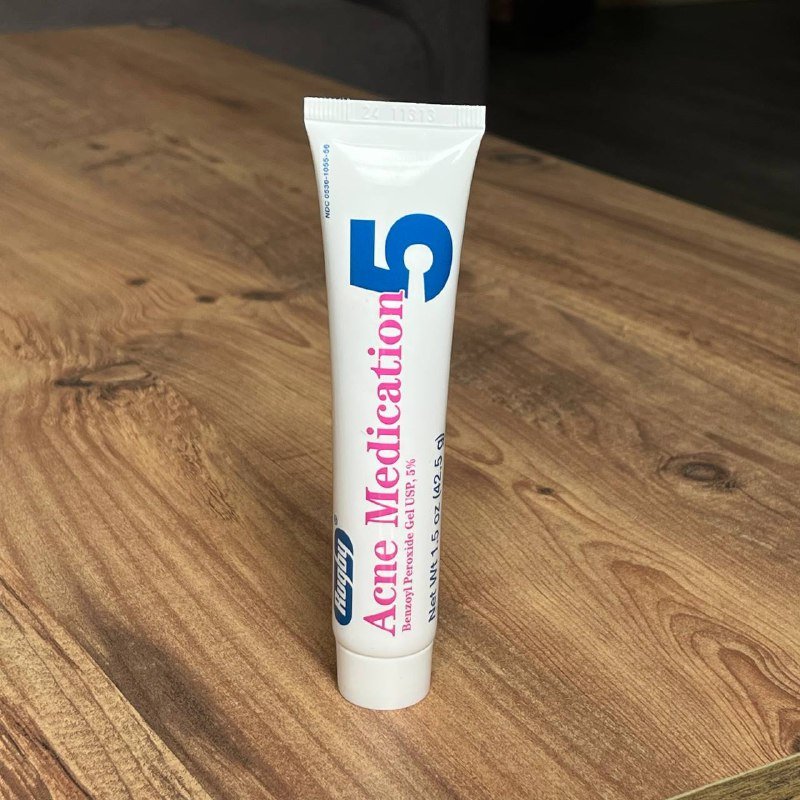 NYX Spray, Davines Mist, Vitamin C Serum, Nuxe Deodorant, Acne Gel, Essence Brow Gel, Lip Stain 5