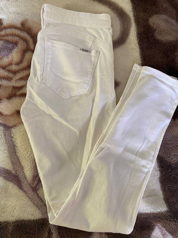 Пальто, белые джинсы Mango, белая кофта 2