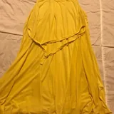 Жёлтый сарафан H&M, джинсовые штаны H&M, длинный яркий сарафан, изумрудный пиджак 1