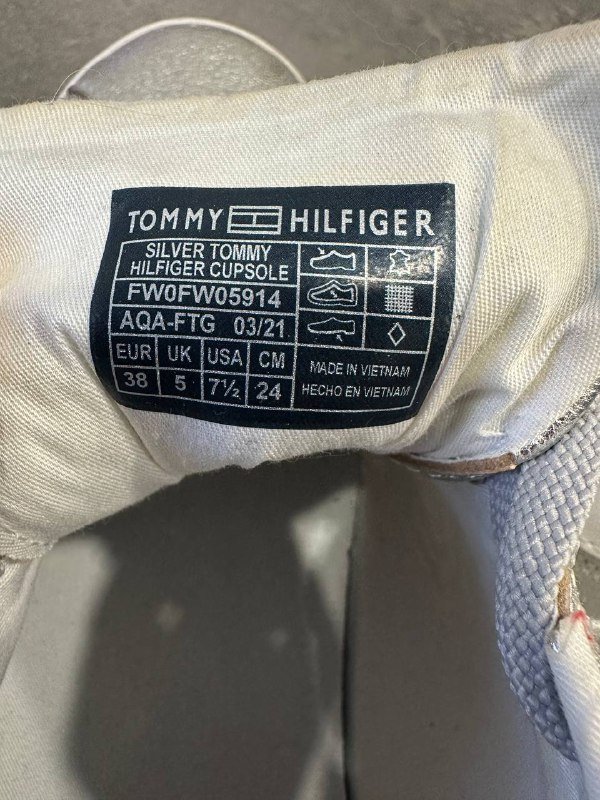 Женские Tommy Hilfiger серебристые кроссовки 38 размер 4