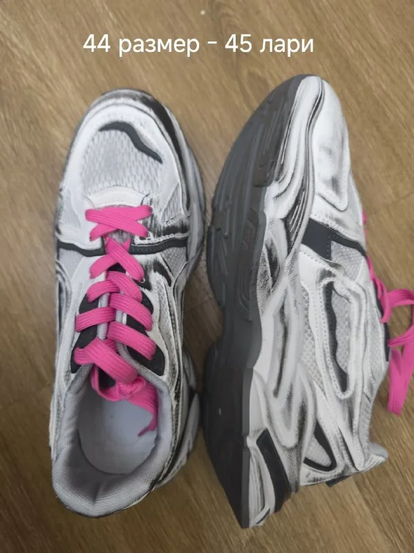 Женские кроссовки Nike 1