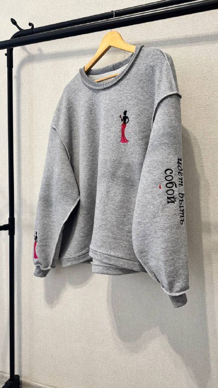 Свитшот с вышивкой