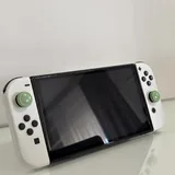 Nintendo Switch OLED с дополнительными аксессуарами и игрой 3