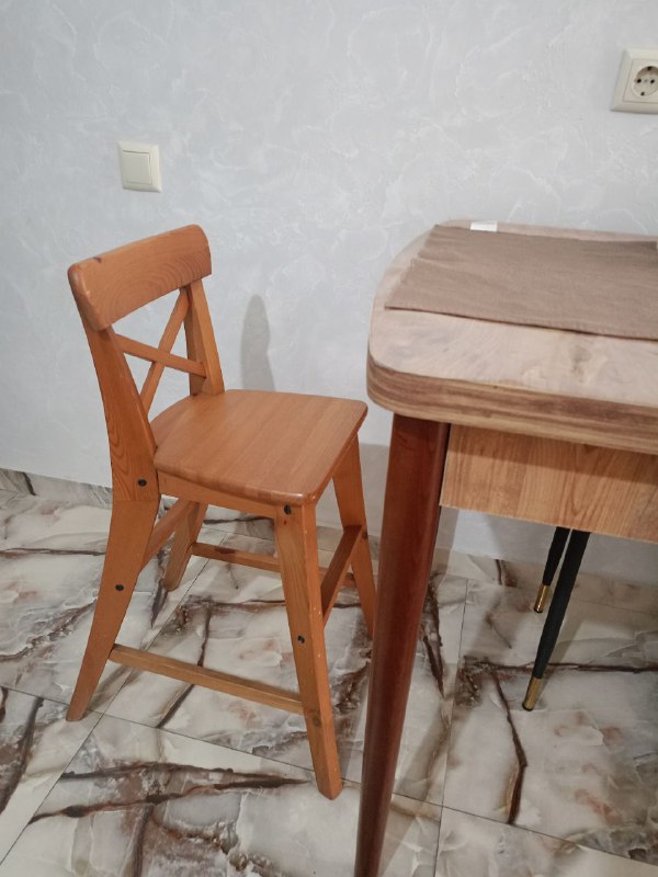Детский стул из натурального дерева