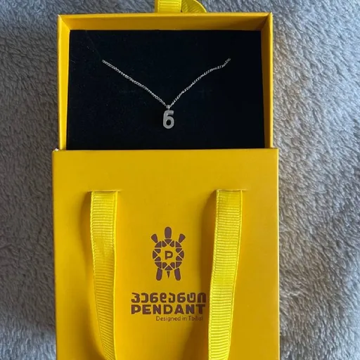 Серебряное украшение, очки RayBan, чехлы, книга, одежда, сумочка