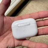 Кейс и левый наушник AirPods Pro 1-го поколения 2