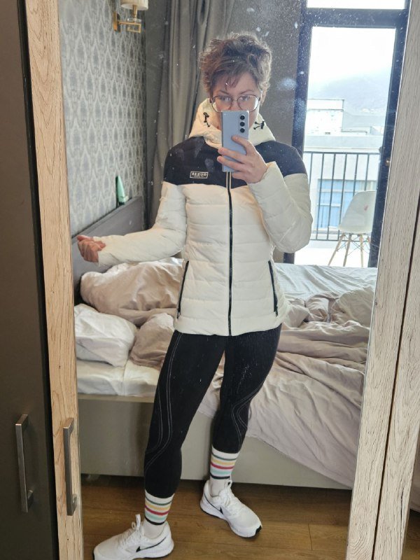 Куртка GUESS Los Angeles женская черно-белая S