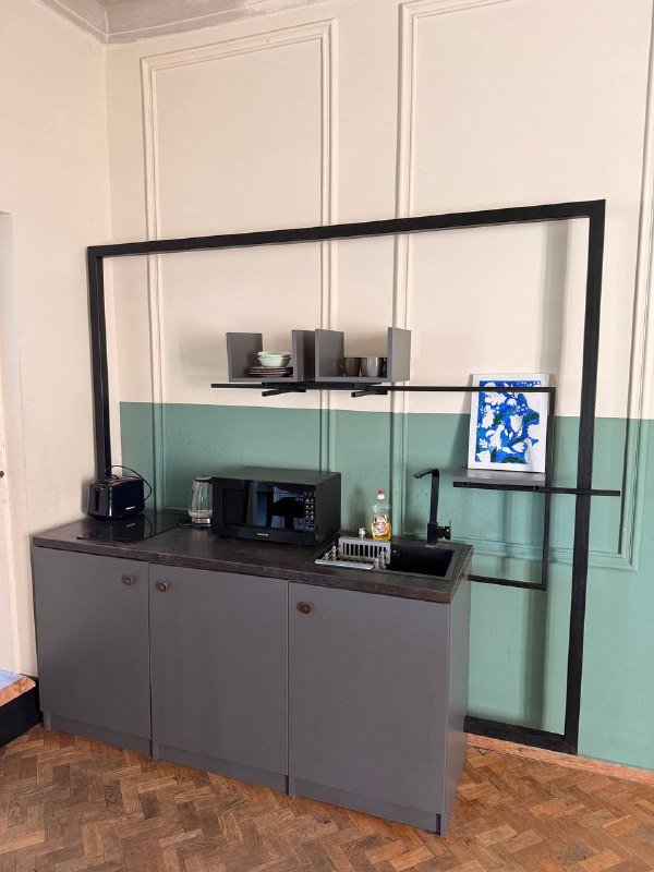 Кухонный гарнитур с индукционной плитой и сантехникой