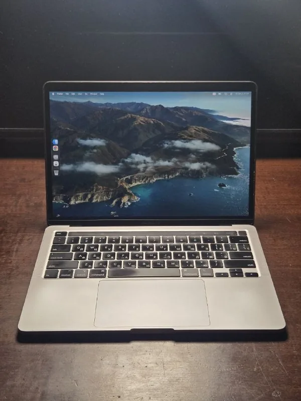 MacBook Pro 13 2020, Asus ROG Ally Xbox 1