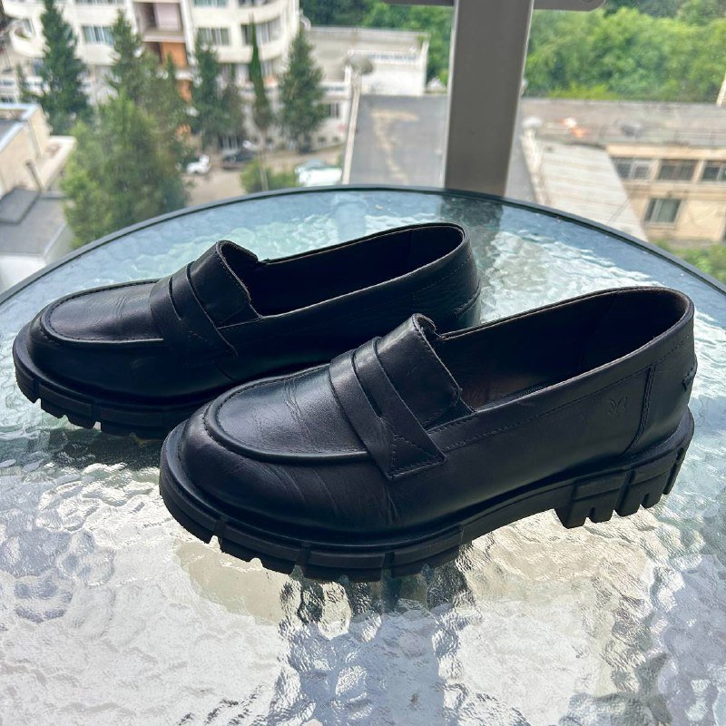 Чёрные кожаные лоферы, белые кожаные лоферы, золотые мюли 2