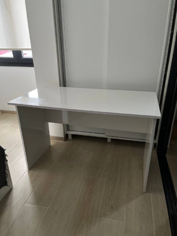 Рабочий стол белый