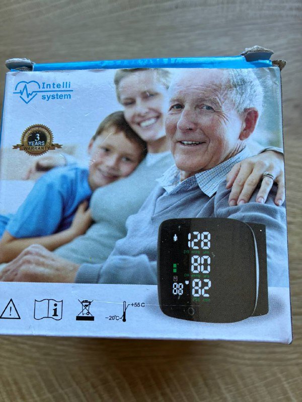 Керамическая ваза, выпрямители для волос и тонометр 5