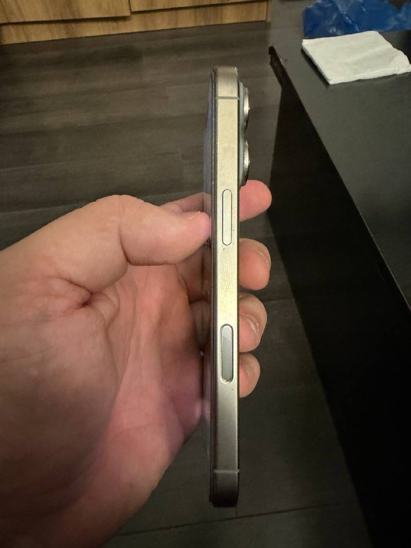 iPhone 16 Pro 256GB с чехлом Pitaka 7