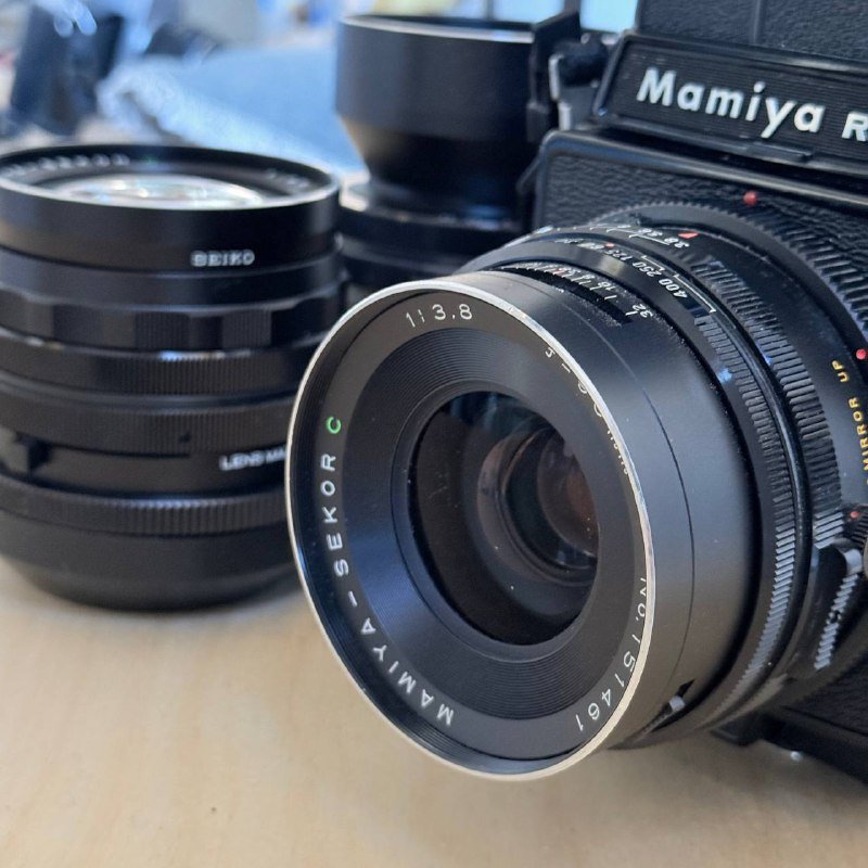 Mamiya RB67 medium format camera kit with lenses and film back 2