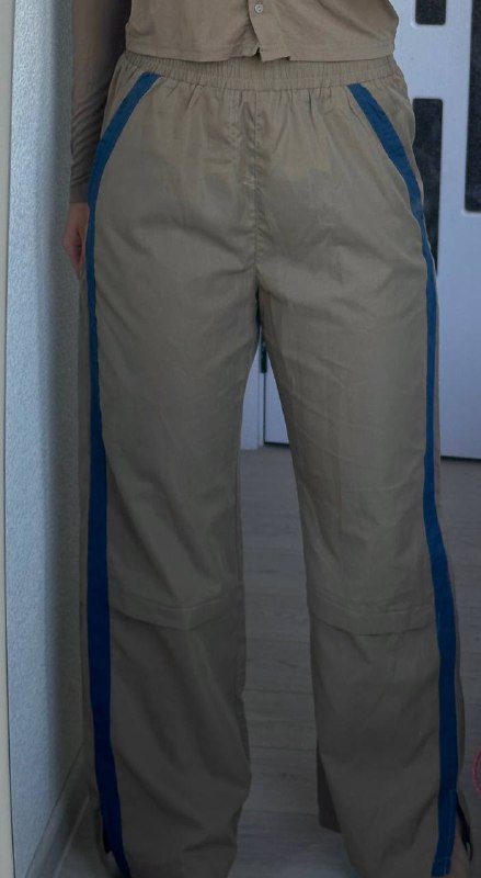 Тёмно-зелёный топ с длинными рукавами, штаны, бежевые штаны, кофта, джинсы 6