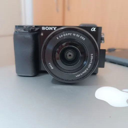 Камера Sony A6000, выпрямитель, лампочка