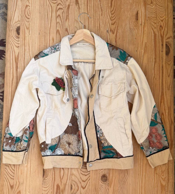 Куртка с вышивкой