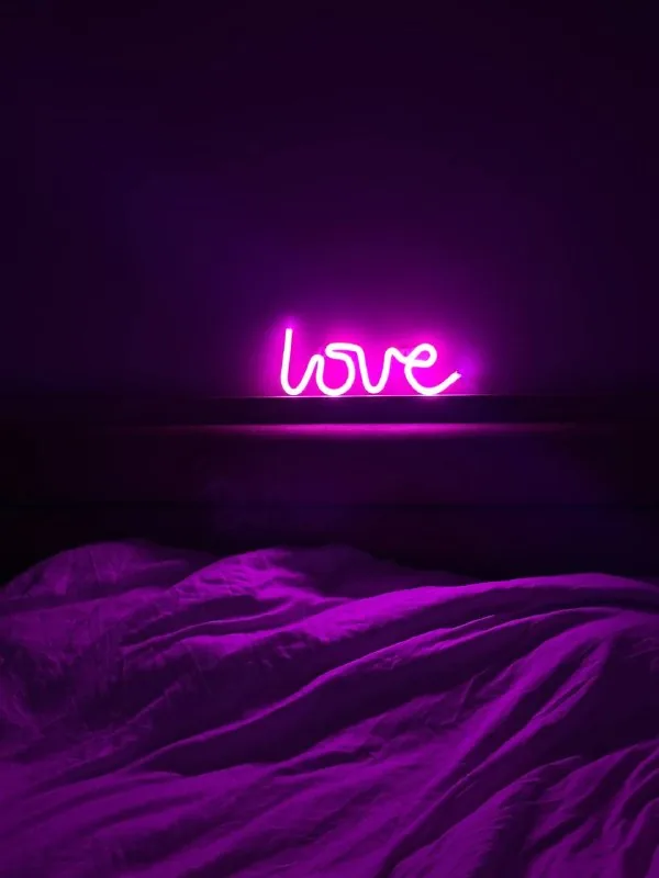 Неоновая подсветка Love