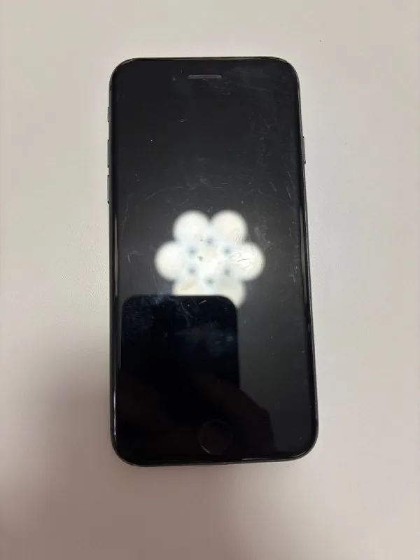 iPhone 8, iPhone XR 3