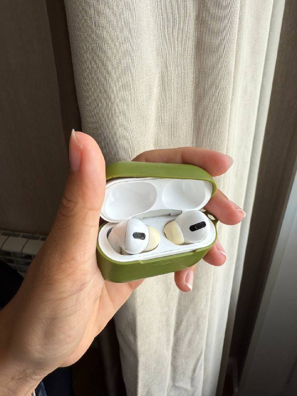 Apple AirPods Pro 1-го поколения с шумоподавлением
