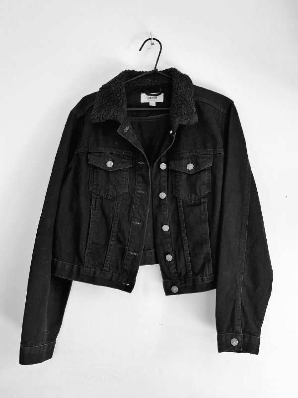 Джинсовая куртка с мехом на воротнике