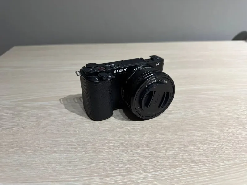 Sony ZV-E10 с китовым объективом 1