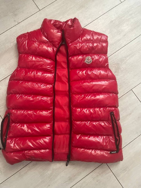 Жилет Moncler красный размер S