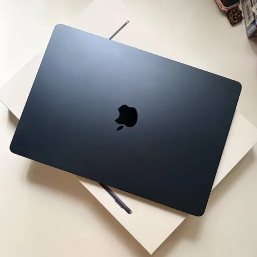 MacBook Air m4 24/512 15 inch Midnight