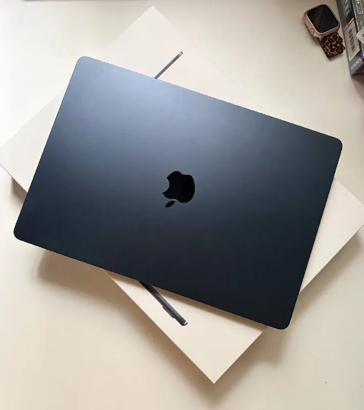 MacBook Air m4 24/512 15 inch Midnight 1