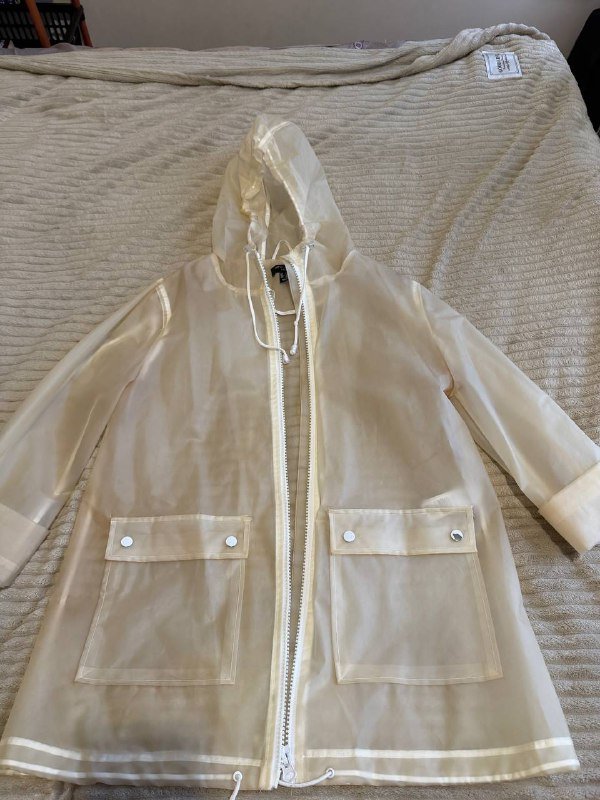 Шубка, дубленка Zara, безрукавка Zara, дождевик, куртка стеганая Zara, меховая куртка Levi’s 5