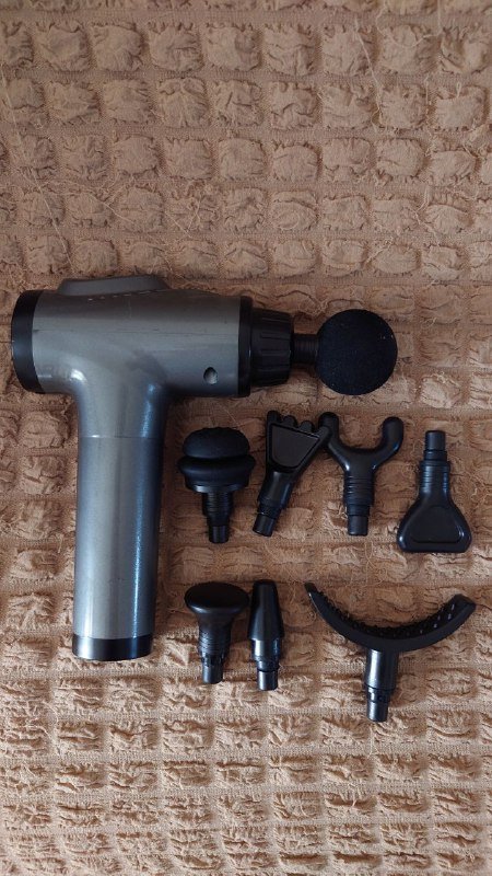 Ручной массажёр, кроссовки Quechua, гирлянда, скатерть, капучинатор, набор тарелок, сито и венчик, подставки, бокалы, стеклянные контейнеры