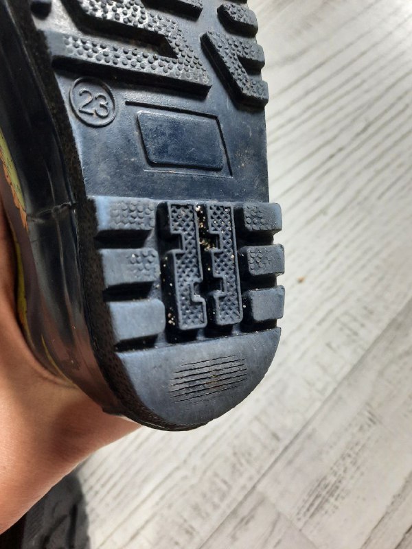 Кроссовки New balance, Ботинки ecco, Zara тапочки, Резиновые сапоги 9