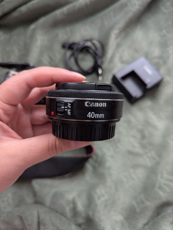 Фотоаппарат Canon 1100D, объектив 18-55mm, объектив 40mm 3