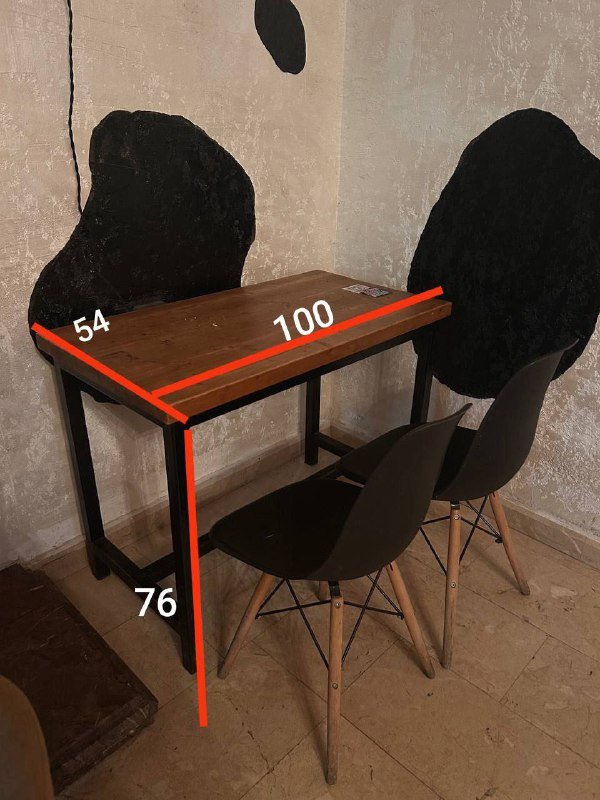 Стол из дерева и металла