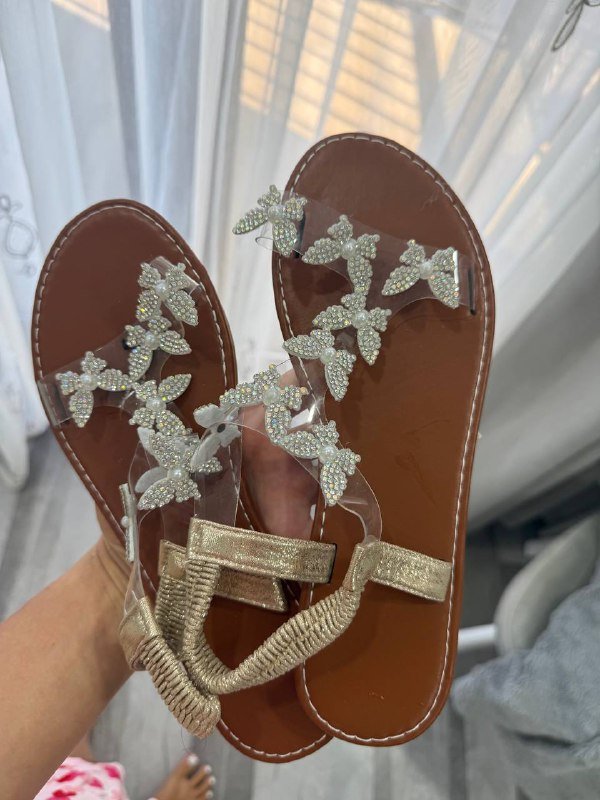 Колонка будильник, наушники, сумка Calvin Klein, кроссовки, босоножки, тумба комод, костюмы для фитнеса 7