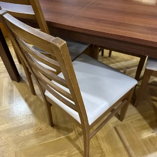 Стол и стулья, комод, шкаф