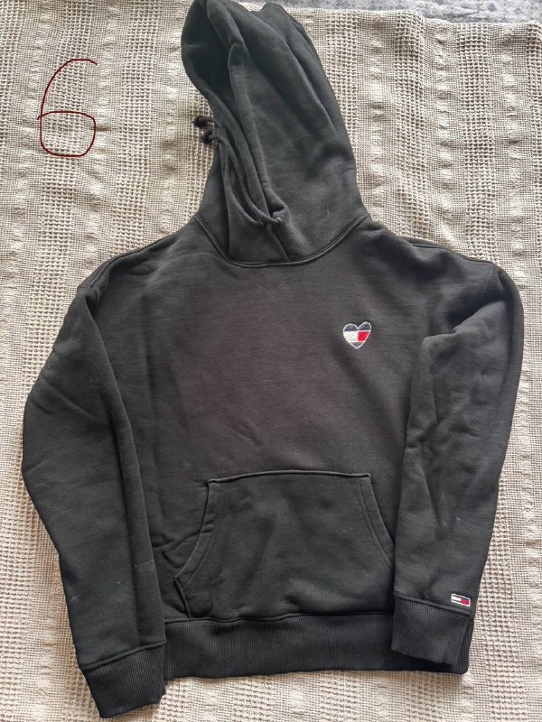 Жилет, свитер Uniqlo, футболка, платье макаронка, юбка H&M, худи Tommy Hilfiger, пиджак малиновый 9