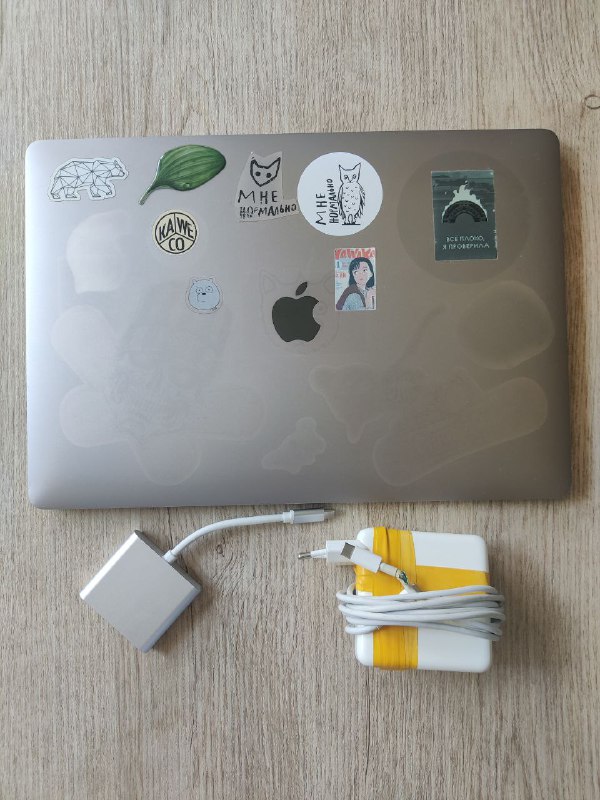 MacBook Pro 15 A1990 середины 2018 с тачбаром и разбитым дисплеем