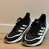 Adidas Ultraboost Light Black, детские спортивные сандалии Kinetix 1