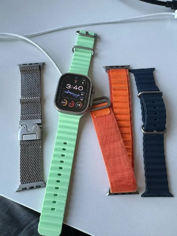 Apple Watch Ultra 2, original straps, fast charger 1
