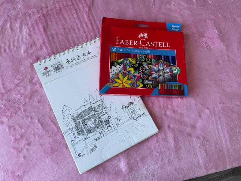 Карандаши и альбом для рисования