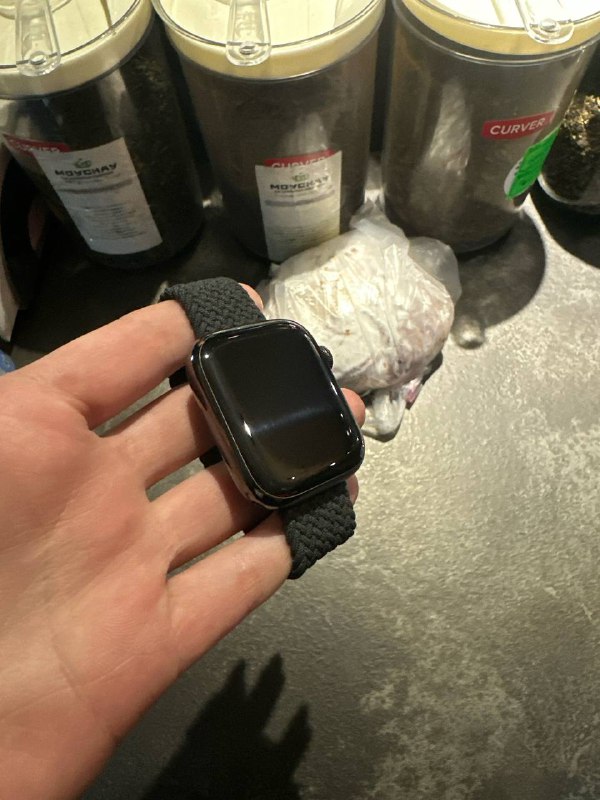 7 Apple Watch 45 mm, black color