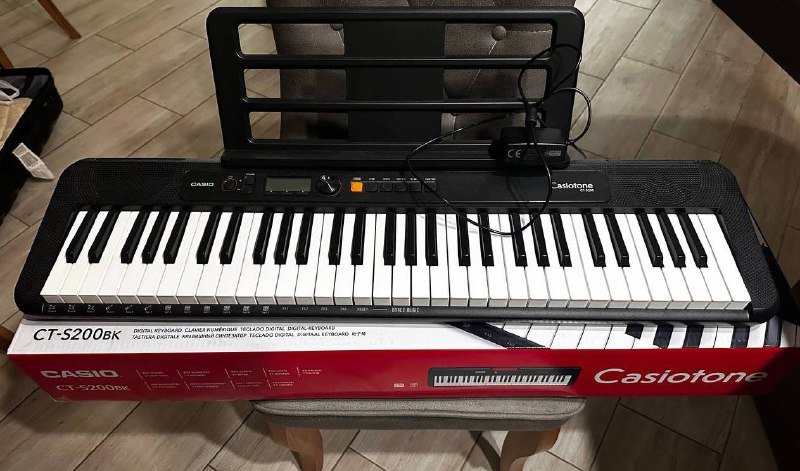 Синтезатор Casio CT-S200BK с адаптером и подставкой