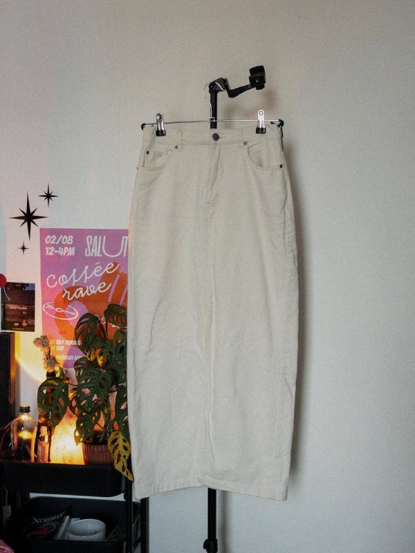 Молочная джинсовая юбка с разрезом, Летняя сатиновая юбка в цветок