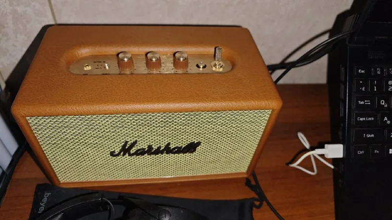 Marshall Acton III, Audio-Technica BT наушники 1