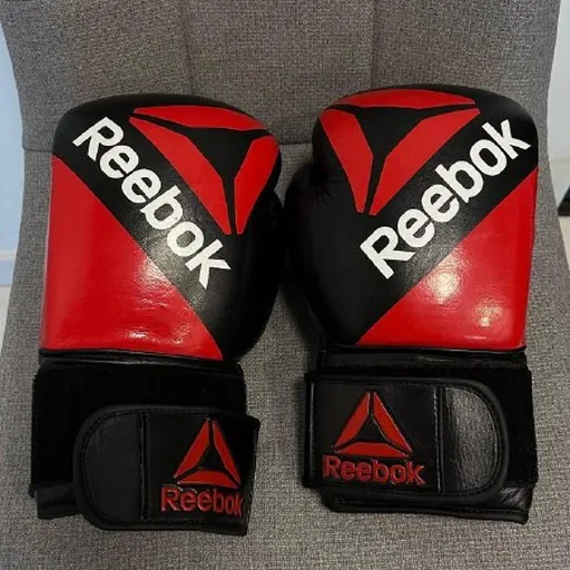 Боксерские перчатки Reebok 16 oz