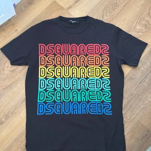 Джинсы, футболки, свитшот, кеды, сумка