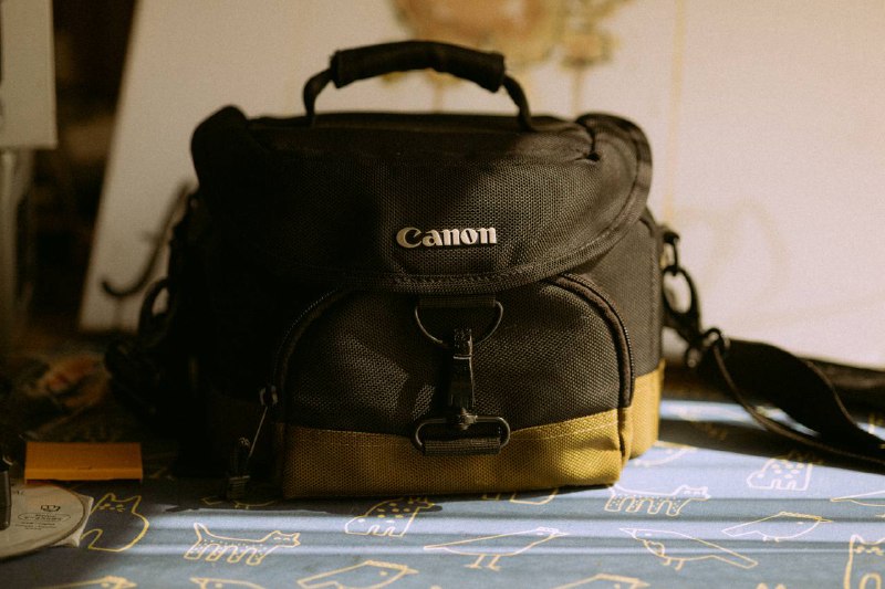 Фотоаппарат Canon 6D с объективами EF 50 1.8 и EF 85 1.8, сумка, ремни, аккумуляторы 10