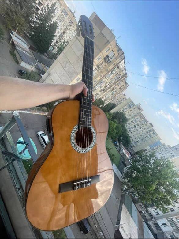 Классическая 6-ти струнная гитара, кабель
